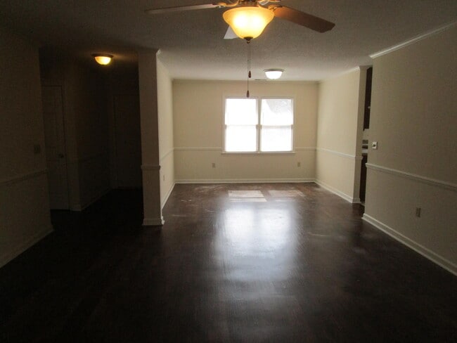 Building Photo - 110 Delorme Ct