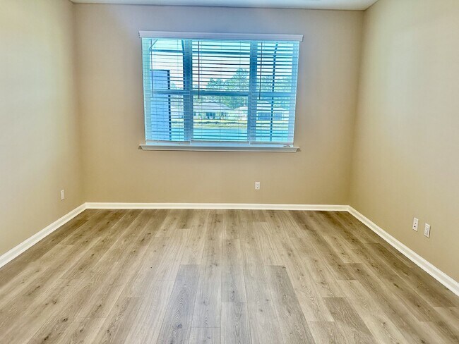 Building Photo - Gorgeous Home with a Private Pool Ready to...
