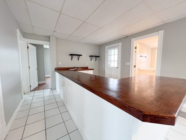 Building Photo - 159 Cartier St