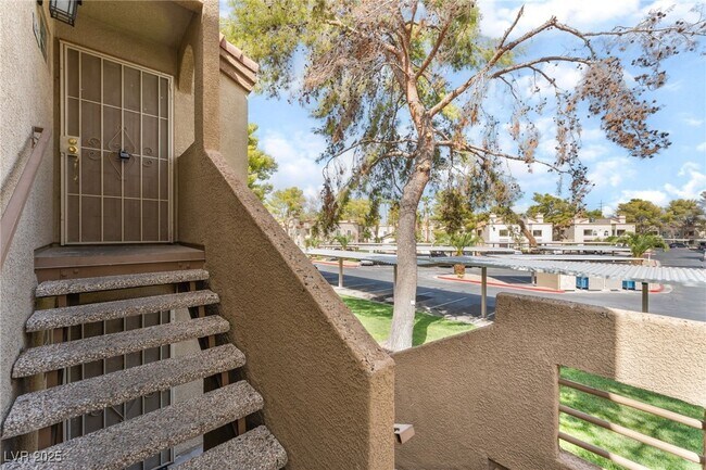 Building Photo - 3145 E Flamingo Rd