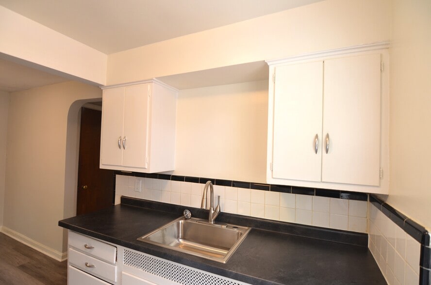 Building Photo - 6615 Bantry Ave