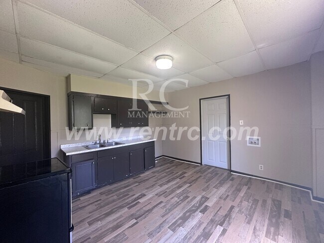 Building Photo - 17 Indiana-
