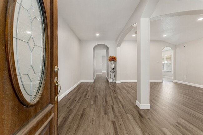 Building Photo - 9431 Water Edge Point Ln