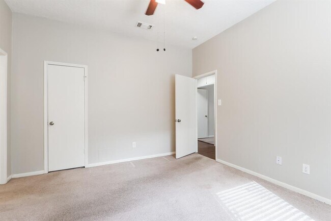 Building Photo - 10538 Waving Fields Dr