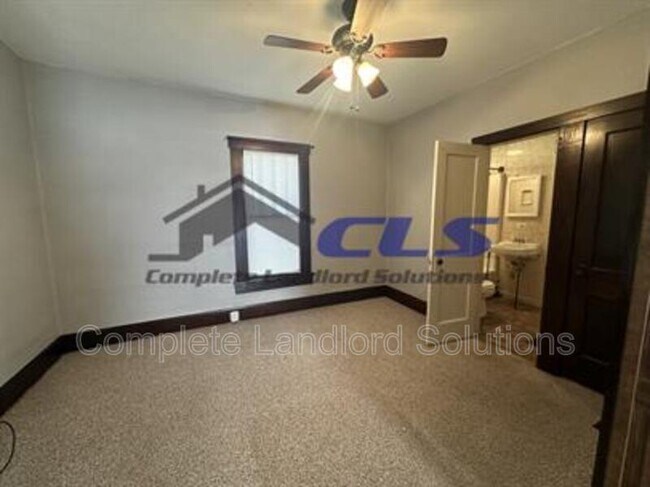 Building Photo - 1526 Woodley Ave