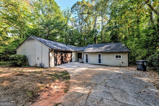 Building Photo - 2660 Indian Lake Dr