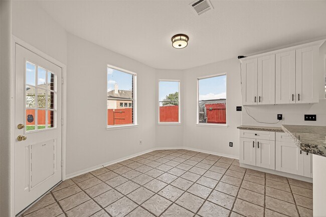 Building Photo - 3804 Dunlavy Dr