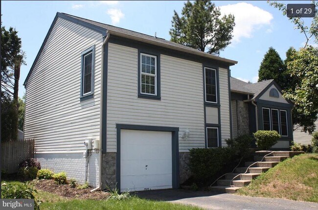 Building Photo - 14363 Nandina Ct