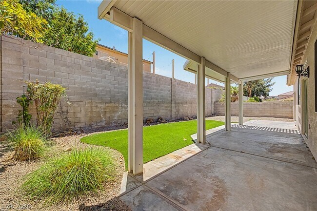 Building Photo - 571 Kavanagh Pl