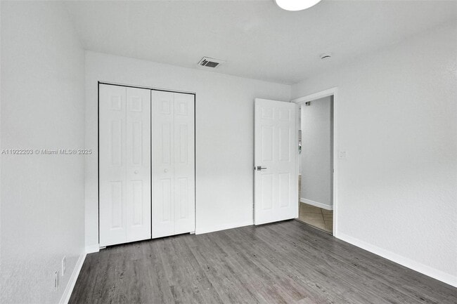 Building Photo - 6305 Willoughby Cir