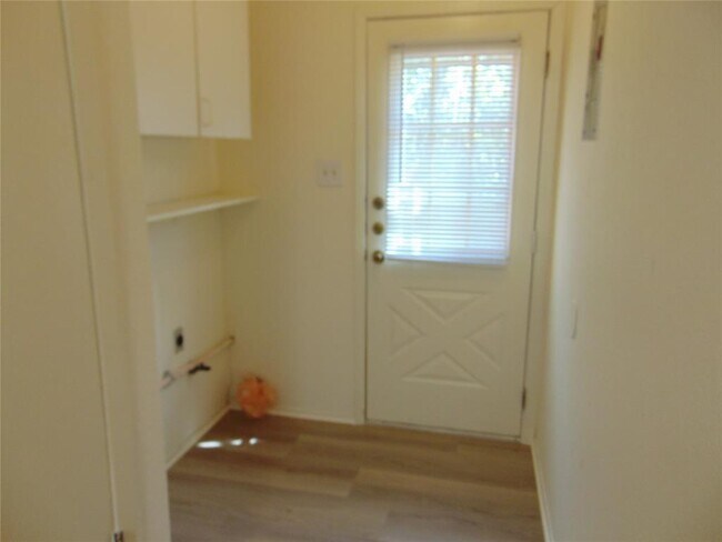 Building Photo - 903 Chisholm Cove