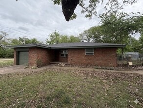 Building Photo - 523 N Front St