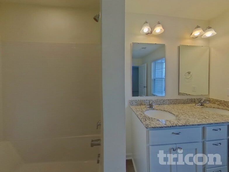 Building Photo - 1073 Crescent Moon Lp