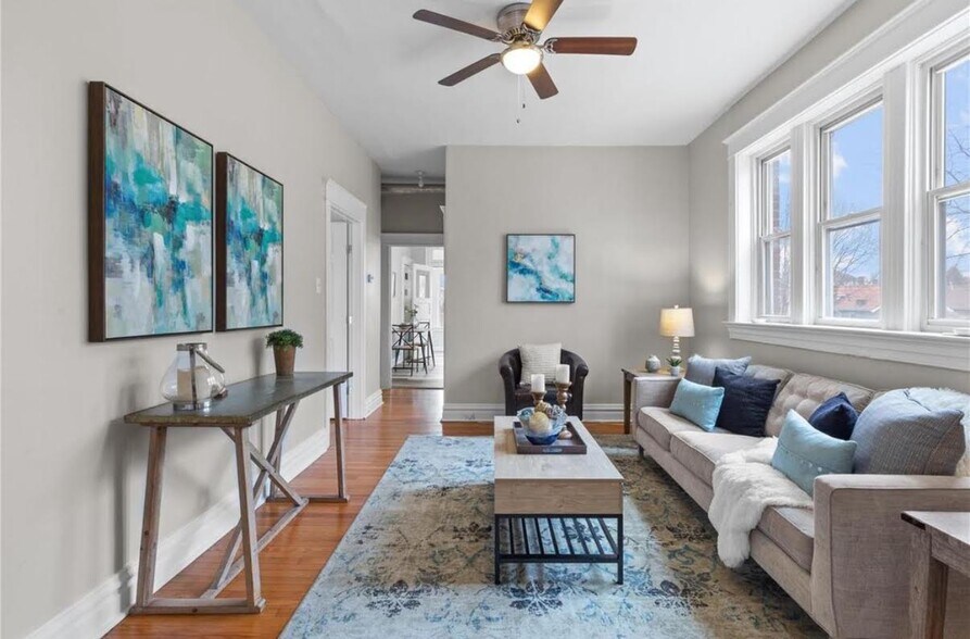 Living room - 5315 Devonshire Ave