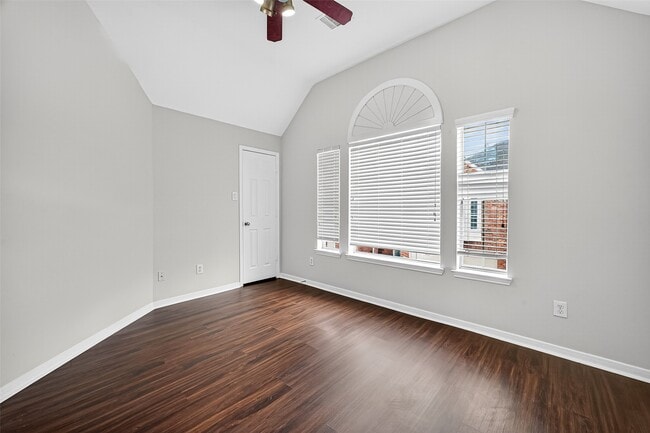 Building Photo - 6222 Skyline Dr
