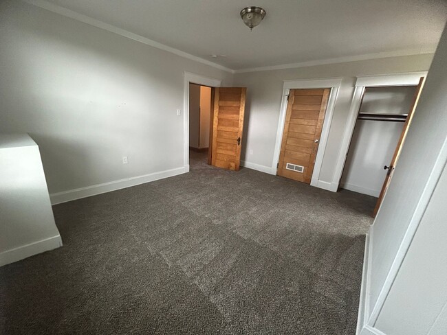 Building Photo - CHEVIOT- 4 Bedroom, 2 full Bathroom Specta...