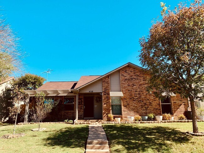 Primary Photo - Move-In Ready 3-Bedroom in Sought-After Al...