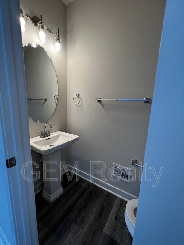 Building Photo - 38 Meadow View Ln