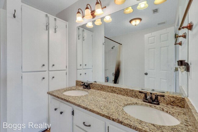 Building Photo - 4 br, 2.5 bath House - 1950 Woking Court