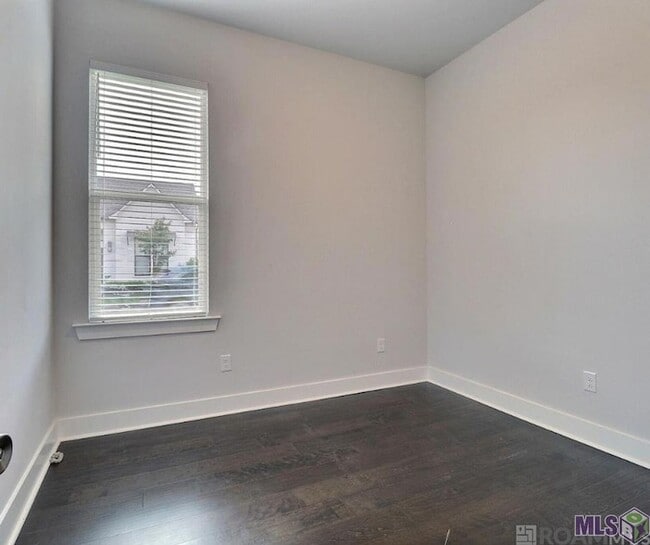 Building Photo - 14117 Vlg Sq Ave