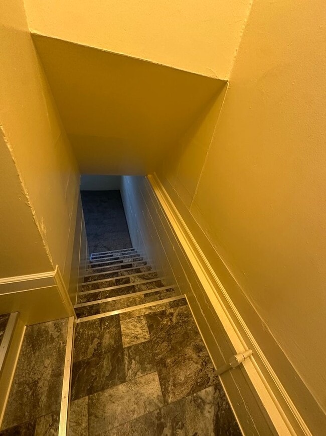 Building Photo - 305 S 33rd St