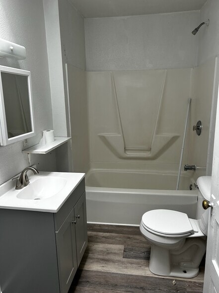 Bathroom - 526 N State St