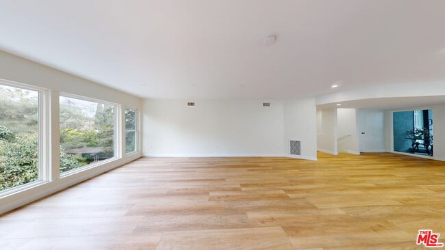 Building Photo - 4735 Nob Hill Dr