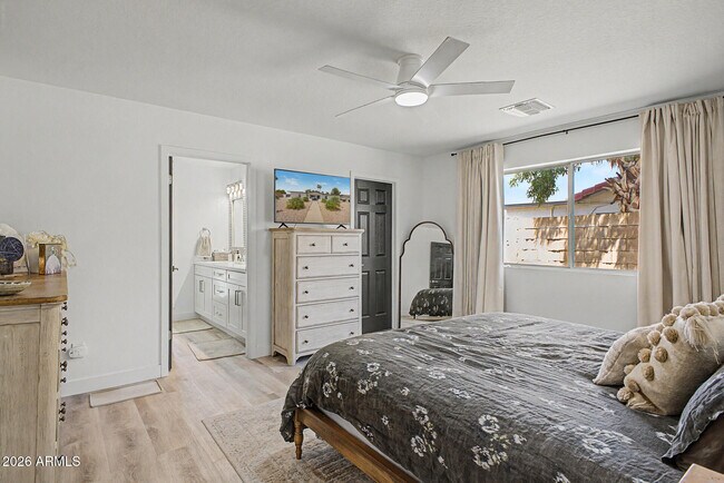 Building Photo - 5140 E Poinsettia Dr
