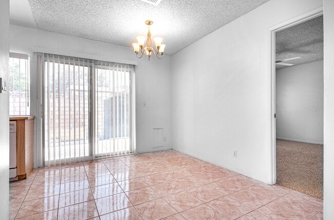 Building Photo - One Story Two Bedroom plus Den Townhouse