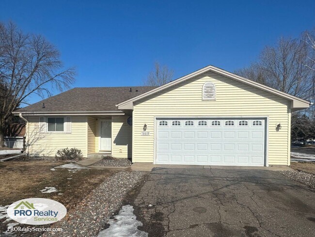 Building Photo - 3 Bedroom Home in Maple Grove