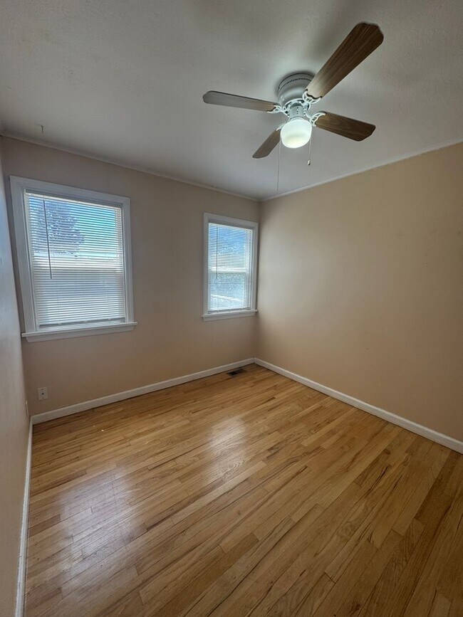 Building Photo - 2 bed 1 bath house in great neighborhood - Close to OIT and Skylakes