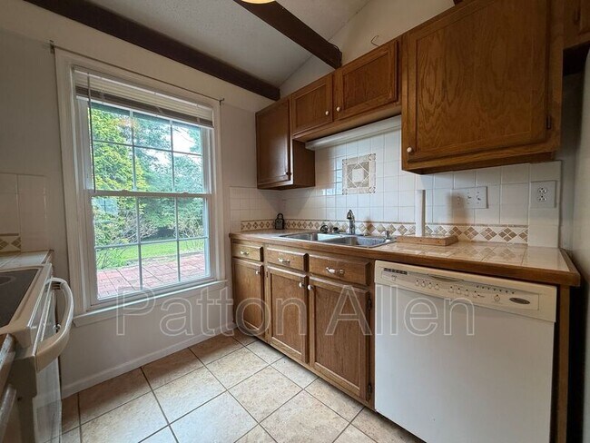 Building Photo - 105 Scottlynn Ct