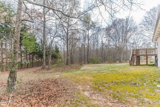 Building Photo - Ranch 3 bedroom 2 bath !