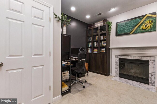 Building Photo - 46738 Oakmere Terrace