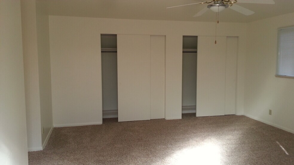 Building Photo - 33 Skyline Dr
