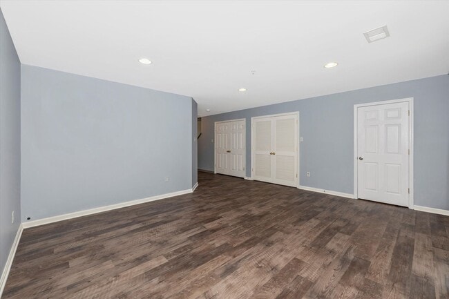 Building Photo - Twin Arch Crossing Rental