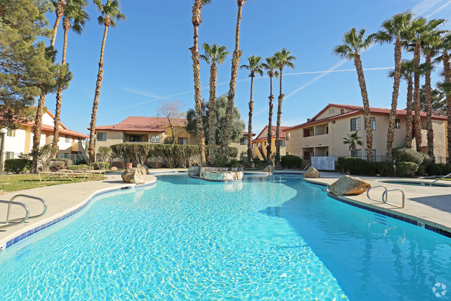 Pool - Sandpiper Apartments