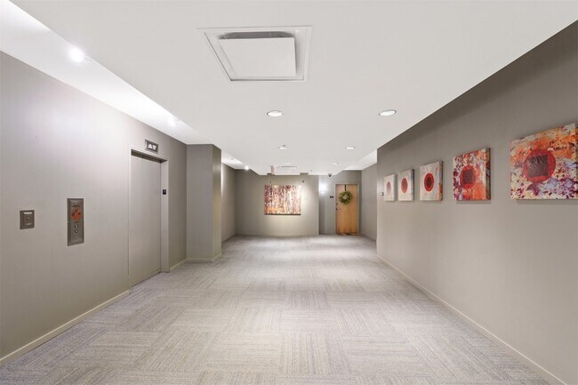 Building Photo - 915 Olive St