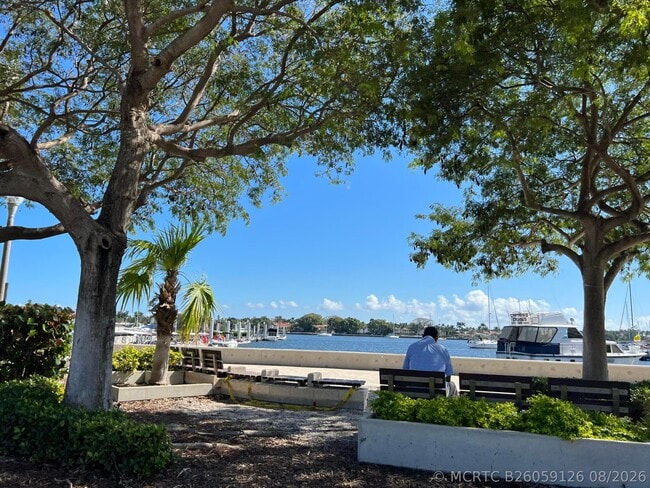 Building Photo - 5600 N Flagler Dr