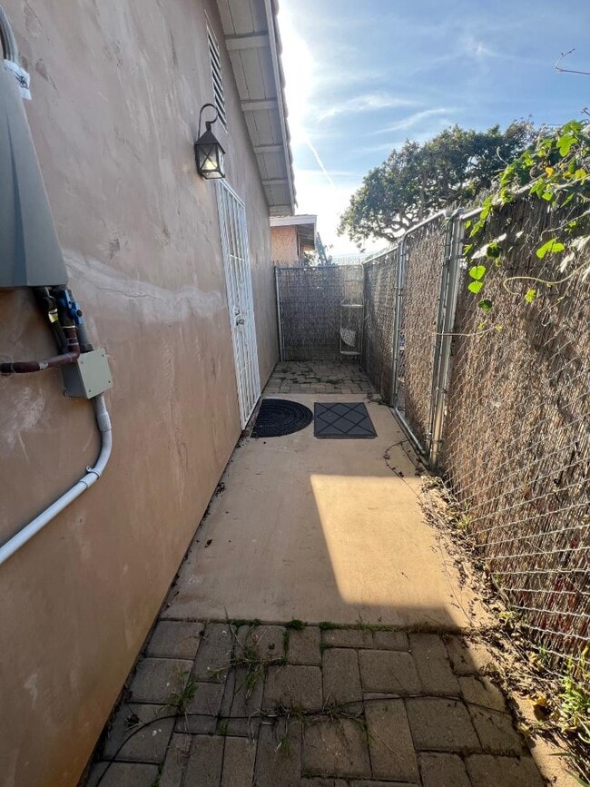 Building Photo - 3456 Madison St