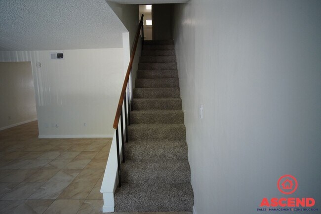 Building Photo - Cozy 3 Bedroom  2bath apartment