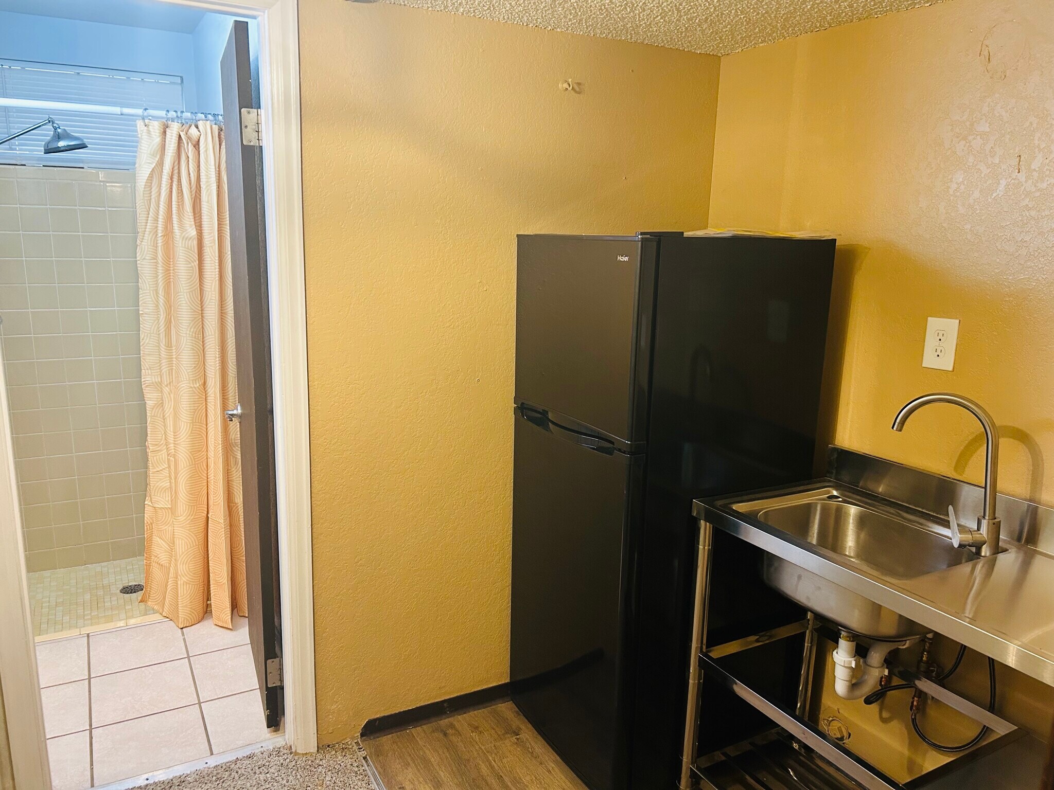 Building Photo - 5890 Del Paz Dr