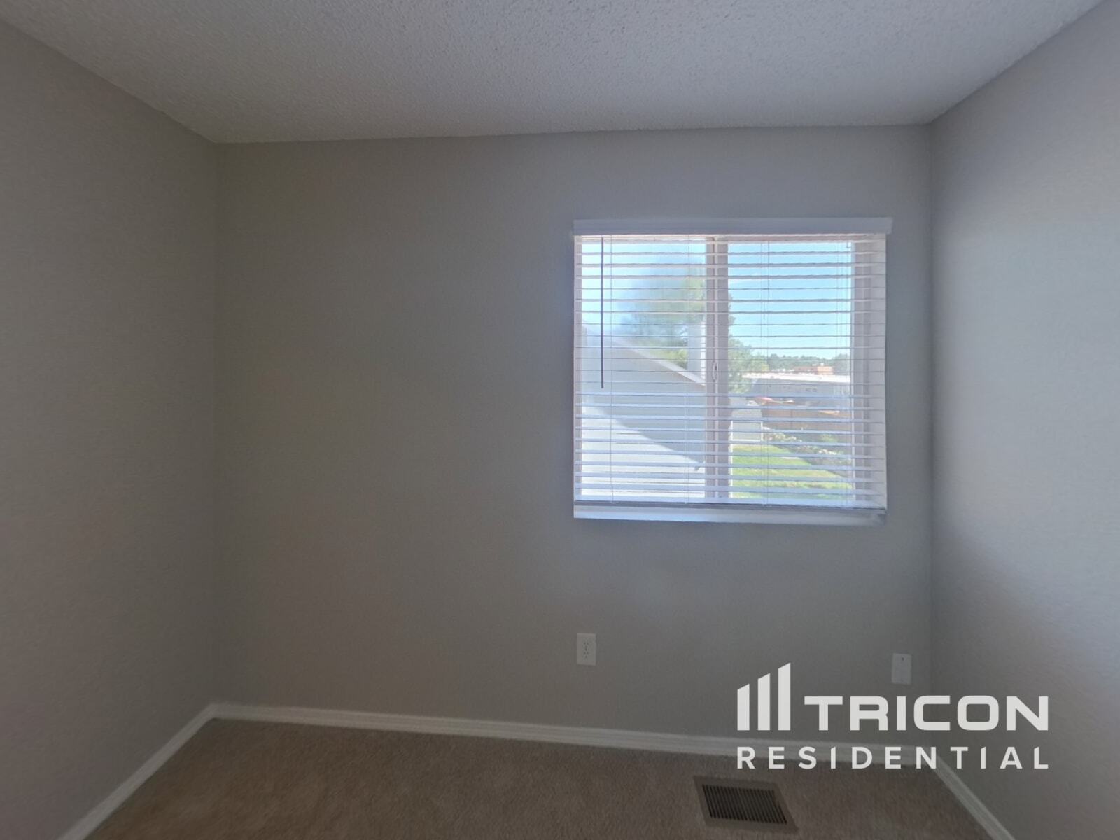 Building Photo - 1584 Canoe Creek Dr N