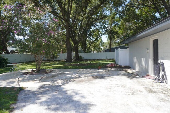 Building Photo - 401 Palm Springs Dr