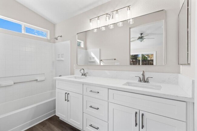 Building Photo - Gorgeous 3 Bedroom In Desired Natomas Park...