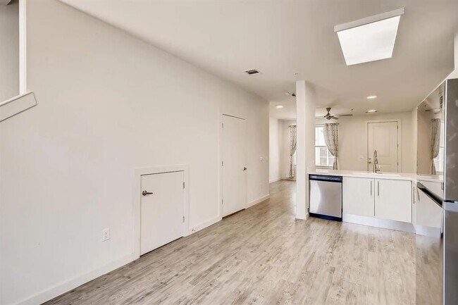Building Photo - 7805 Cooper Ln