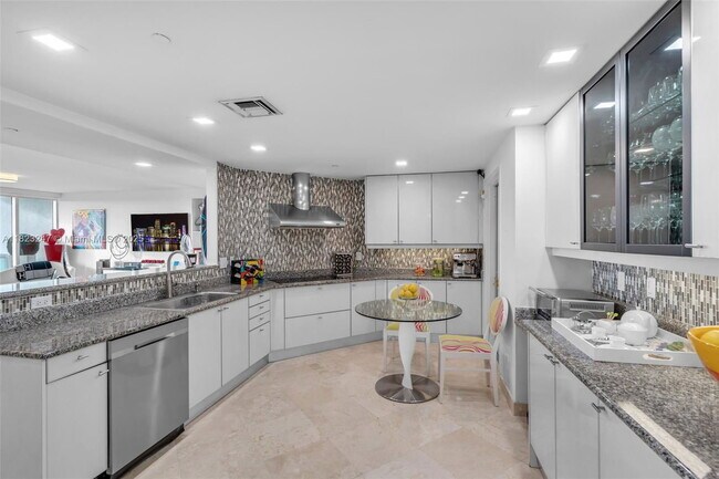 Building Photo - 1643 Brickell Ave