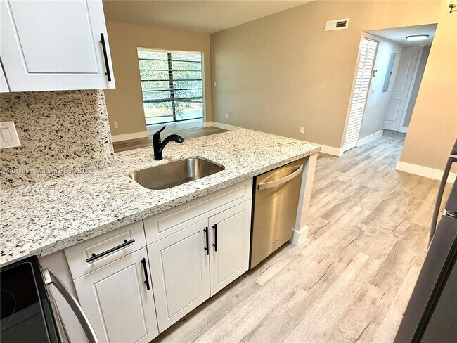 Building Photo - 9719 Hammocks Blvd