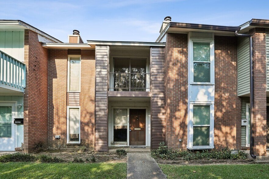 Primary Photo - 2124 Stonehenge Ave
