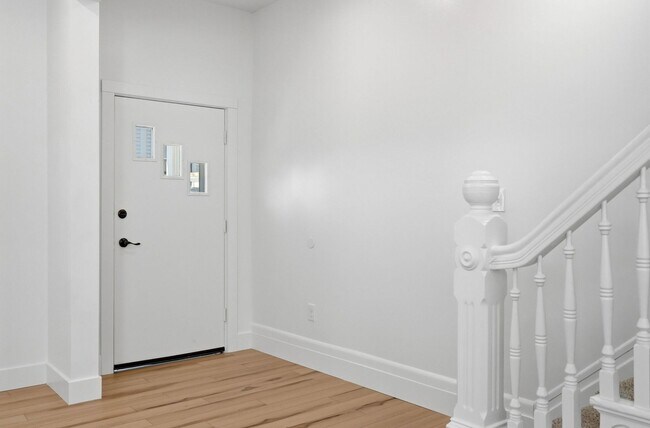 Building Photo - Brand New Renovation - Sharpsburg